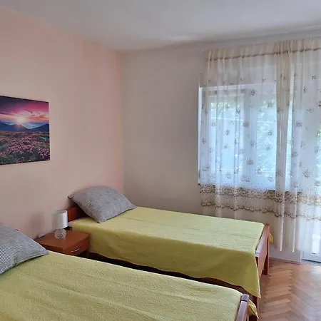 Apartment Marija 2 *