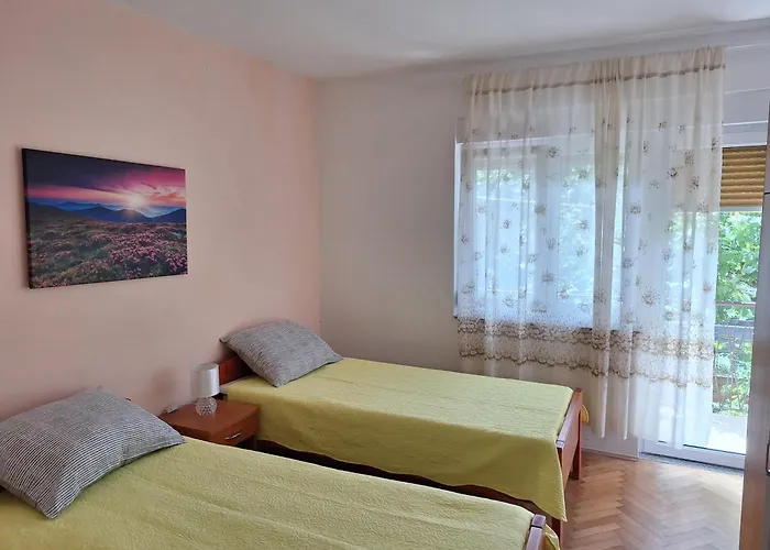 Apartment Marija 2 *